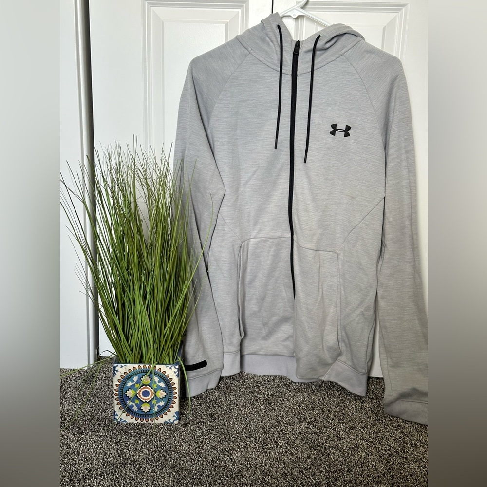 Men’s Large Under Armour Zip up Jacket ♥️